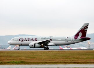 Qatar Airways assina acordo com Shell para toneladas de SAF