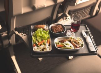 Gol investe na regionalização dos pratos no serviço de bordo internacional