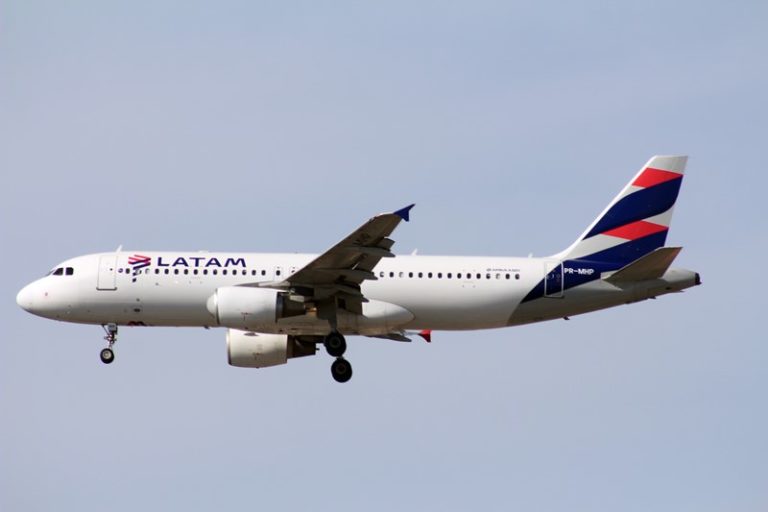 Latam Brasil Airbus A320