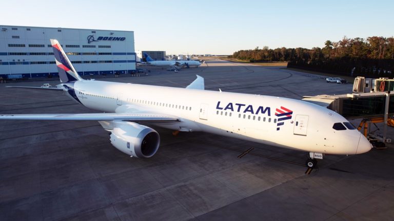 Latam registra 74 milhões de passageiros