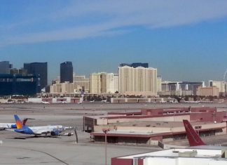 EUA planejam exigir comprovante de vacinação para viajantes estrangeiros