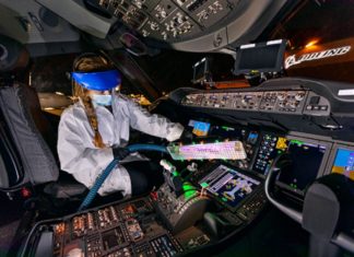 Boeing firma acordo de licença do bastão de luz ultravioleta com a empresa Healthe para combater a Covid-19