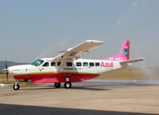 Azul celebra 10 anos de apoio ao Outubro Rosa