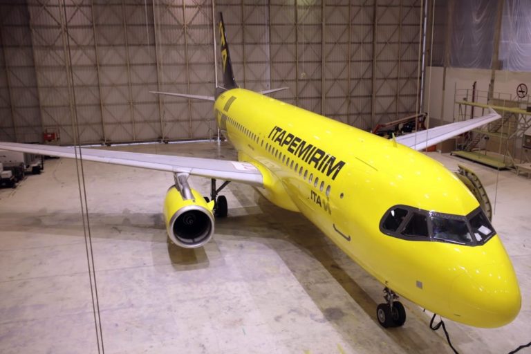 Veja o Airbus A320 da Itapemirim totalmente pintado