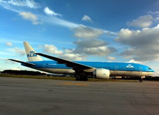 KLM implanta inteligência artificial para combater o desperdício de alimentos