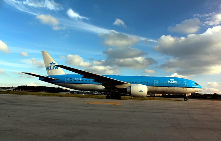 KLM implanta inteligência artificial para combater o desperdício de alimentos