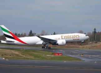 Emirates encomenda mais 2 Boeing 777 Cargueiros