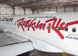 Latam inicia operação do Airbus A319 adesivado em homenagem ao Rock in Rio 2022