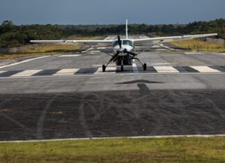 Azul Conecta com Caravan híbrido-elétrico