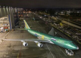 Último Boeing 747 fabricado deixa a fábrica de Everett