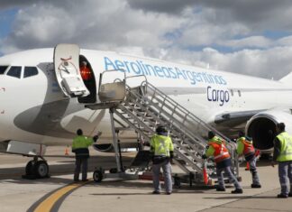 Aerolineas Argentinas recebe seu primeiro Boeing 737 Cargueiro