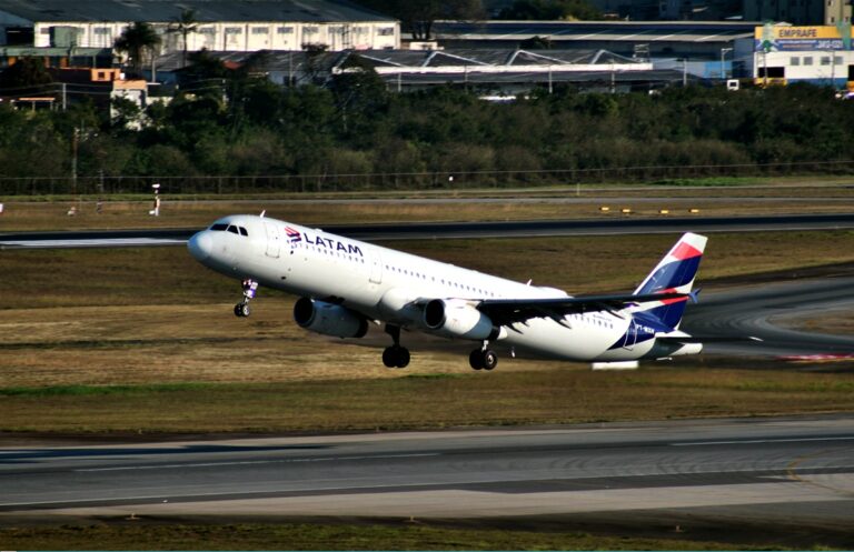 Latam Brasil aumenta número de voos em rotas estratégicas