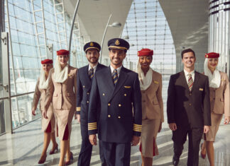 Emirates se prepara para recrutar 5 mil tripulantes de cabine de seis continentes em 2024
