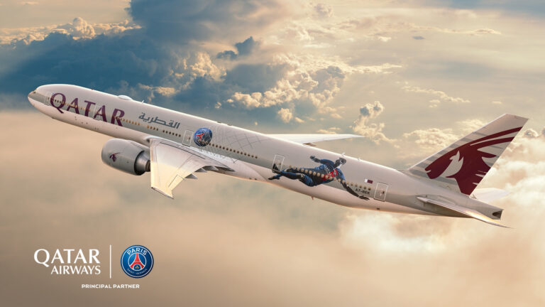 Qatar Airways adesiva imagem do Paris Saint-Germain em aeronaves Boeing 777