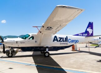 Azul Conecta apresenta aeronave com pintura “Camaleão” na Aviatrade 2023