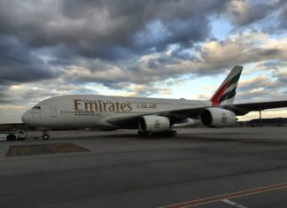 Emirates e Azul ampliam parceria para oferecer benefícios de programas de fidelidade em conjunto