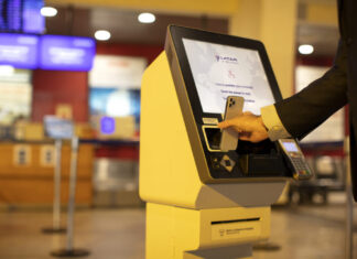 Uso da tecnologia de despacho autônomo de bagagem cresce 52% no Brasil em 2023