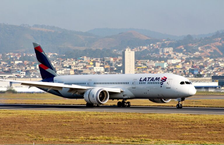 Latam inaugura rota para Amsterdã com alta ocupação inicial