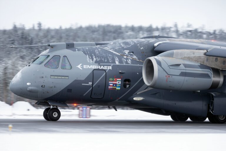 Embraer KC-390 Millennium conclui com sucesso exercício em clima extremo na Suécia